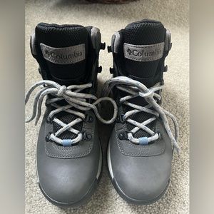 NWOT Columbia Hiking Boots